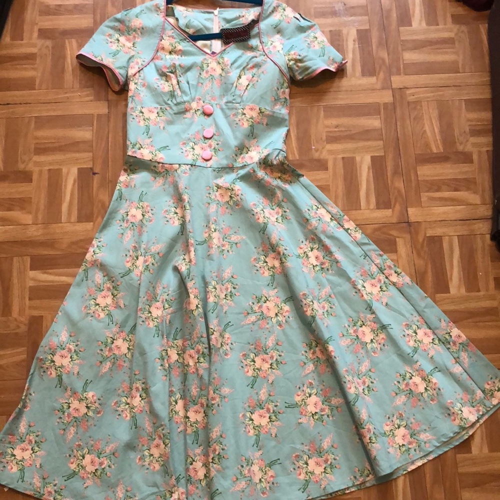 1940’s reproduction vintage floral dress!